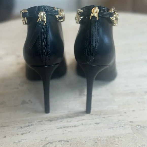 INC ( Macys) Vegan leather w/ gold chain bootie size 8 - Picture 4 of 6